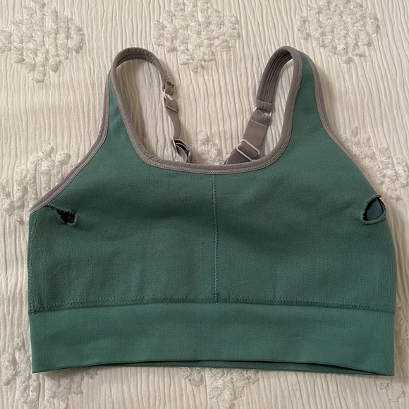 Fabletics, sports bra - Picture 3 of 4